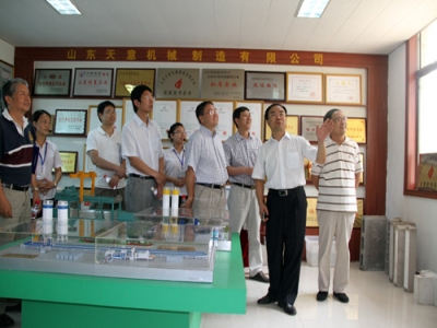 2012.7.28日山東天意兩項科技成果鑒定順利通過，北京領(lǐng)導專家，到我公司參觀指導