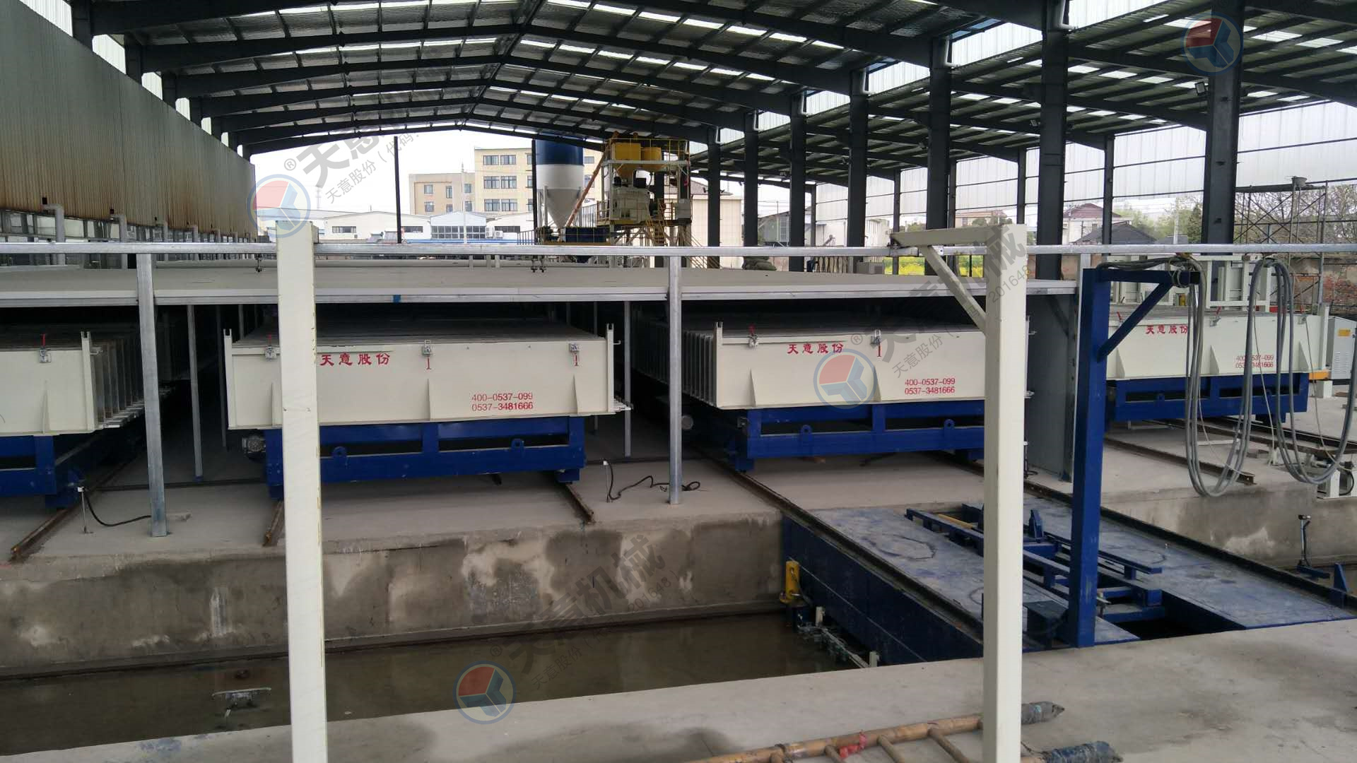 相對于傳統(tǒng)墻板機(jī)設(shè)備，新型墻板機(jī)有點(diǎn)更多