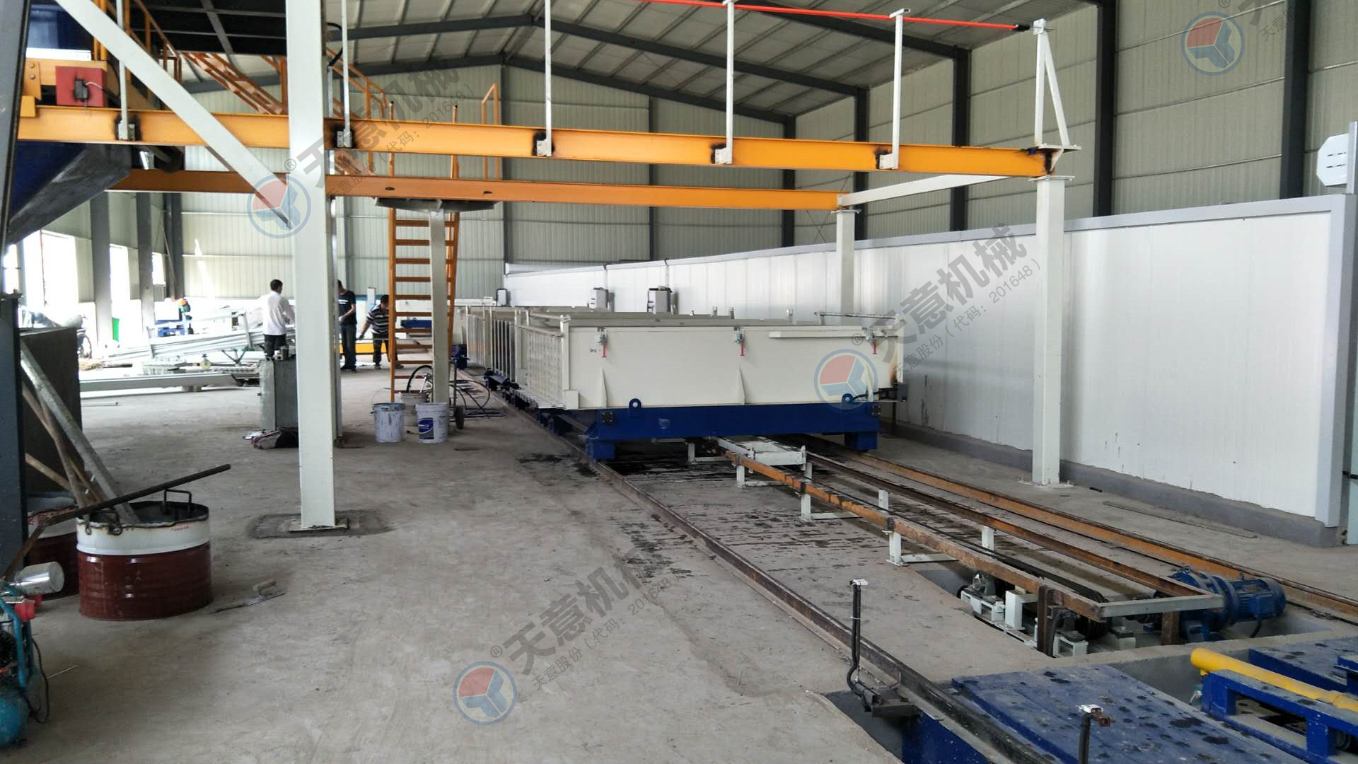 輕質(zhì)隔墻板設(shè)備自動(dòng)化程度高，產(chǎn)量大